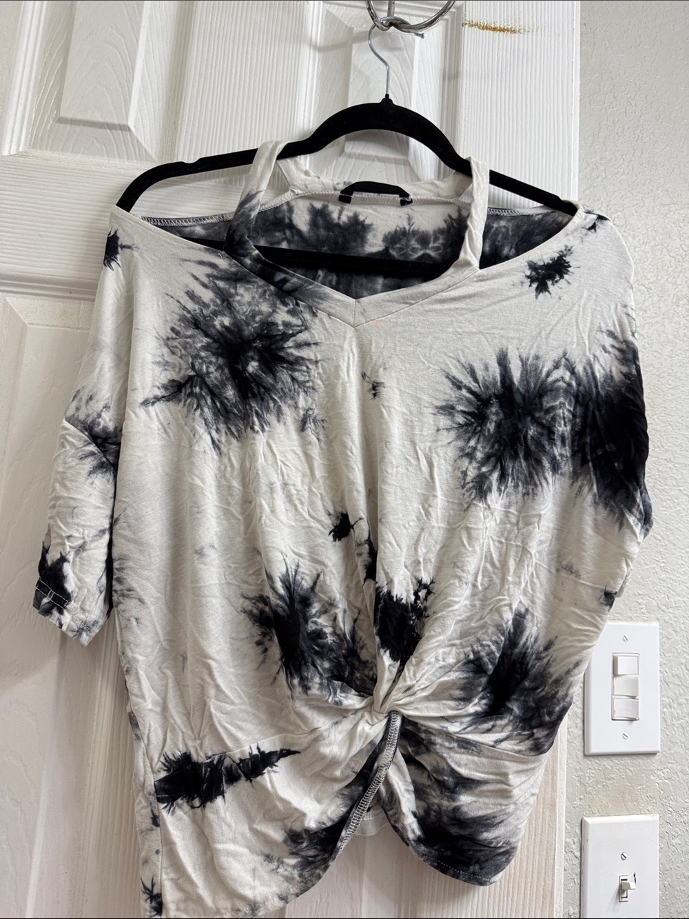 SHEIN Black & White Tie-Dye V-Neck Knot Front Short Sleeve Top